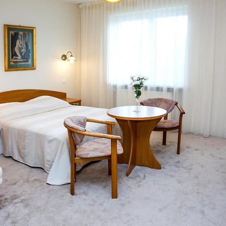 Hotel Alexandra Pobiedziska Eksteriør billede