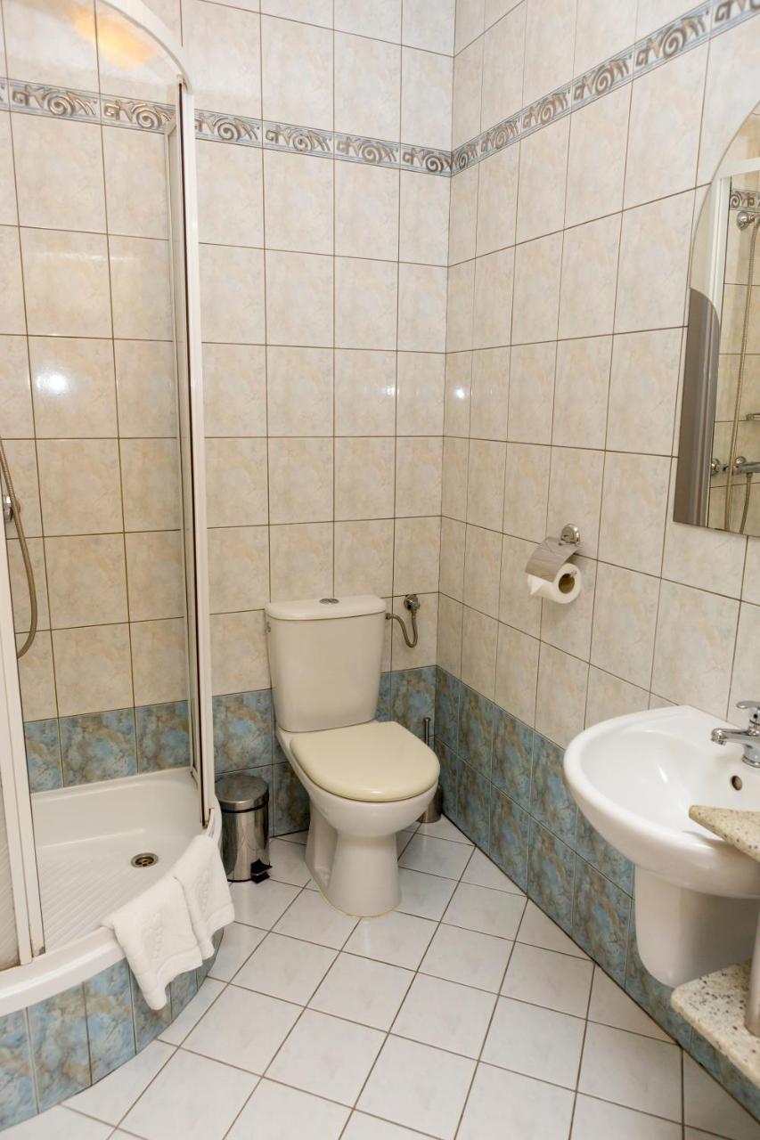 Hotel Alexandra Pobiedziska Eksteriør billede