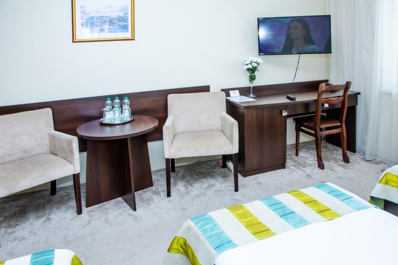 Hotel Alexandra Pobiedziska Eksteriør billede