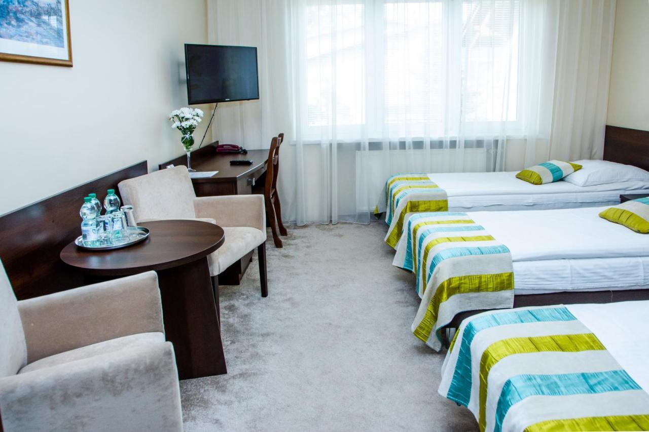 Hotel Alexandra Pobiedziska Eksteriør billede